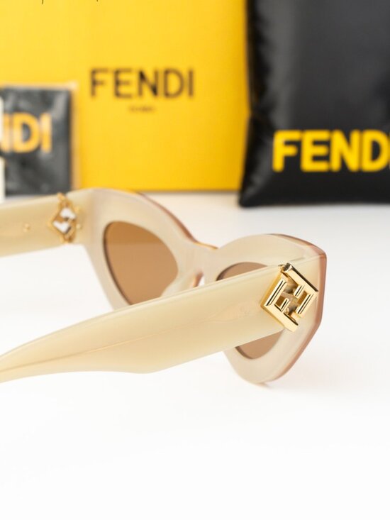 Fendi FF Diamonds Women Sunglasses Cat Eye Beige Brown FE40146I 57E BRAND NEW main image 4